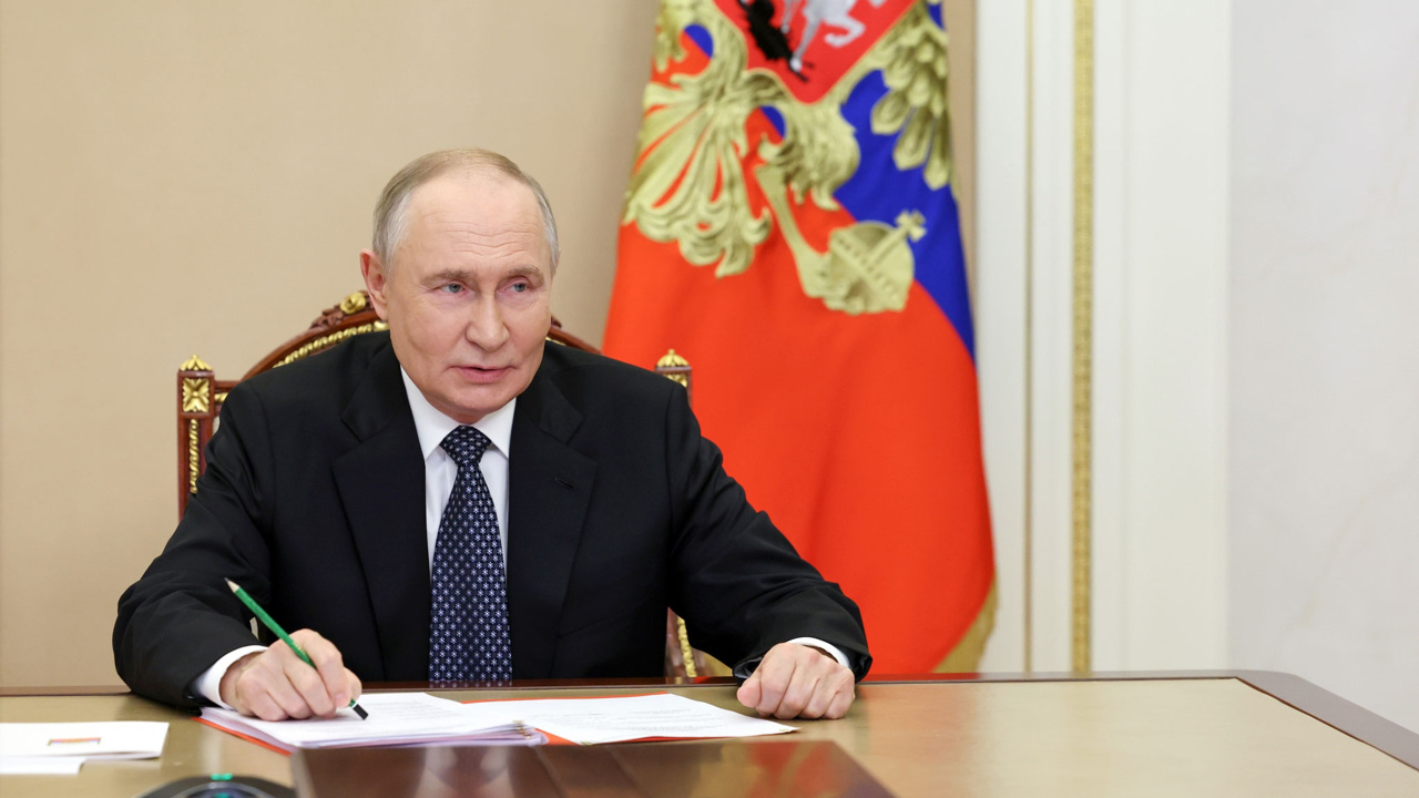 Владимир Путин поручил расширить программу "Дальневосточная и арктическая ипотека" на новые категории граждан