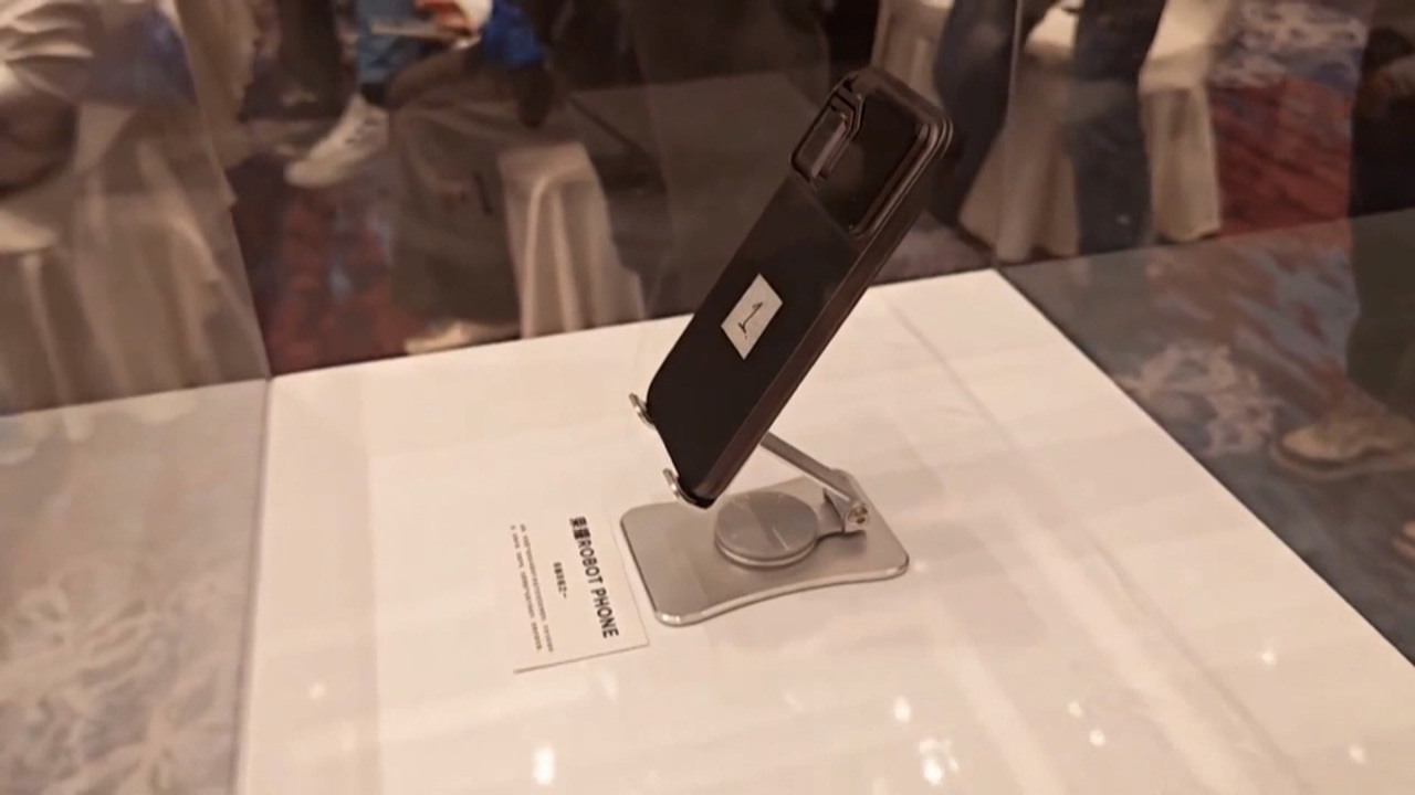 Первый беспилотный автобус в России и Robot phone от Honor