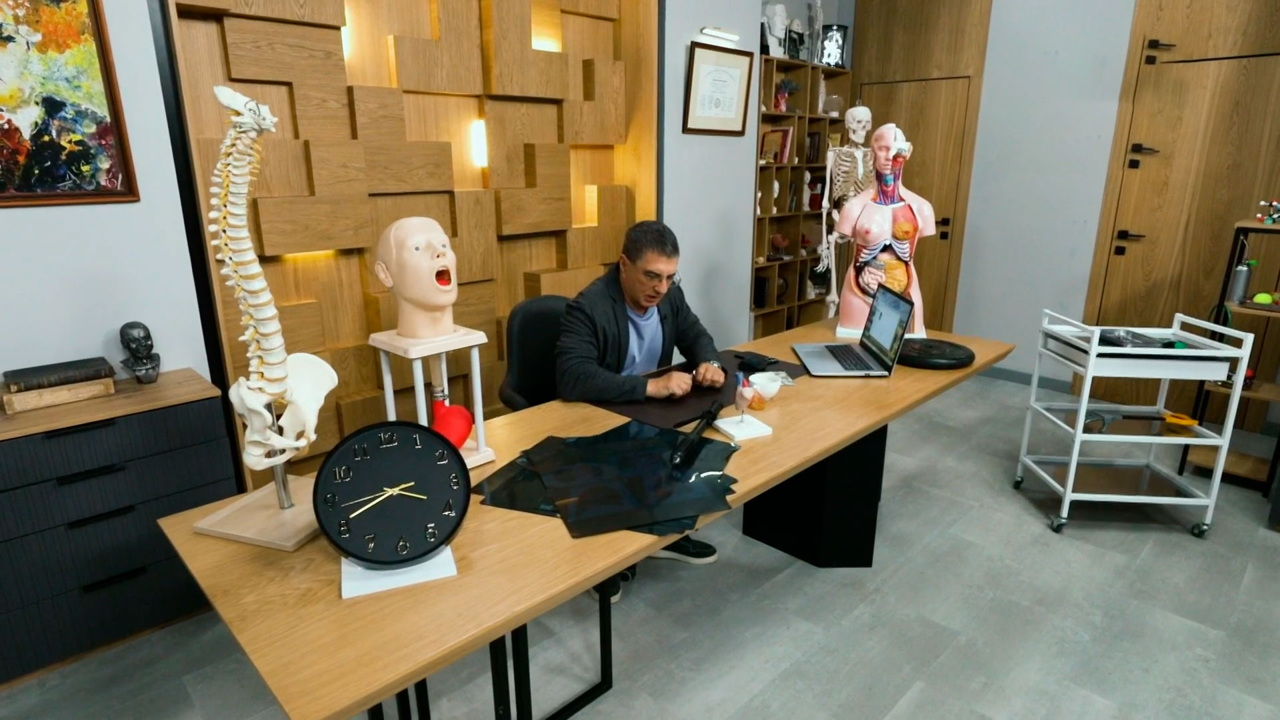 Врачебные ошибки, признаки сердечной боли, универсальная формула питания. Эфир от 06.12.2025