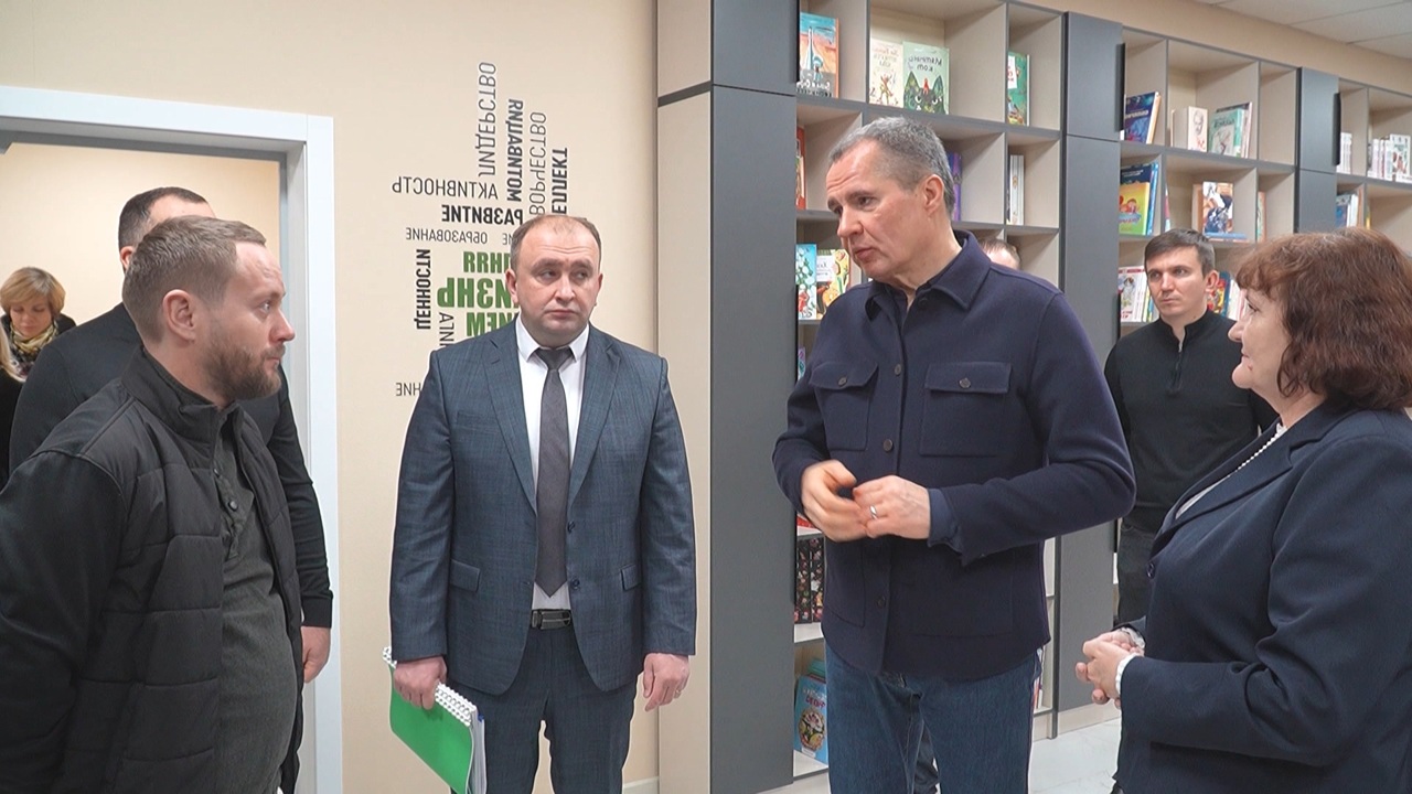 Вячеслав Гладков оценил капремонт Маломаяченского дома культуры в Прохоровском округе