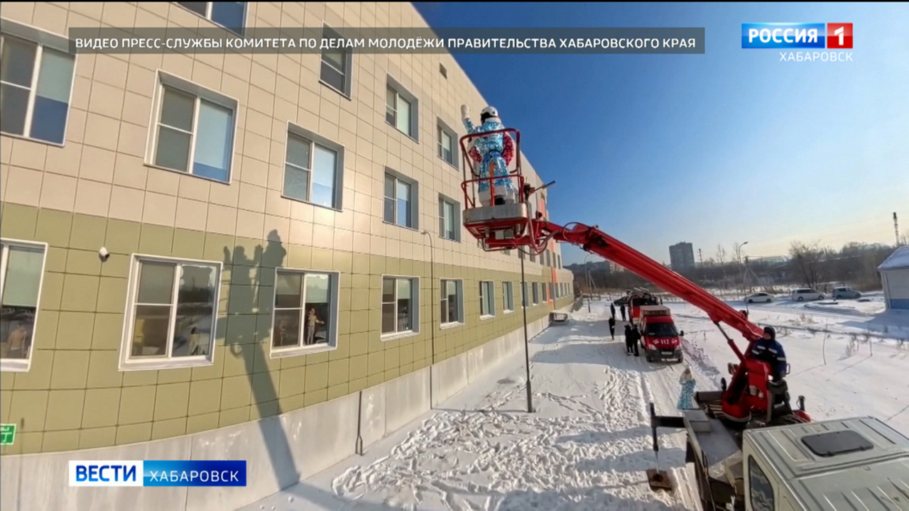 Студенческий "Десант Дедов Морозов" поздравил в Хабаровске маленьких пациентов и будущих мам
