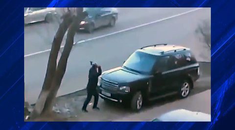 Калужанин порубил топором машину соседа из-за давней обиды