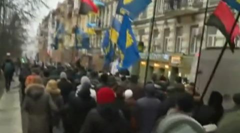 Полицейские окружили правосеков и свободовцев в Киеве