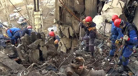 Взрыв в Волгограде: разбирать завалы будут круглосуточно