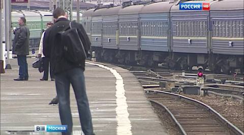 Брошенный на путях автомобиль стал причиной сбоя в движении электричек на Горьковском направлении