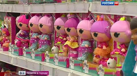 Москвичи штурмуют магазины в поисках подарков