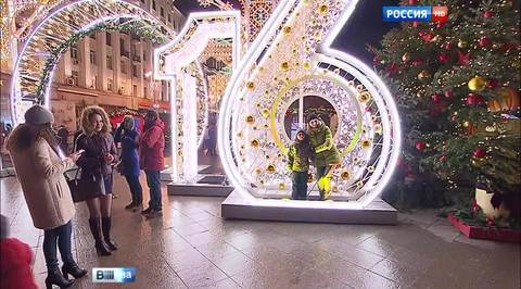 Маскарад, ярмарка, каток - москвичам предлагают варианты встречи Нового года
