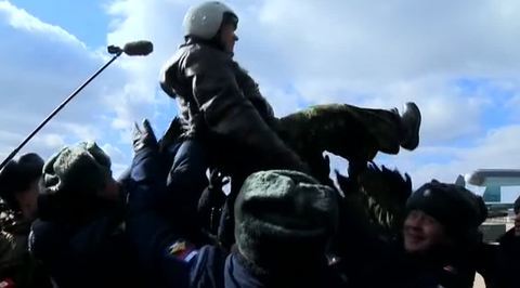Под Воронежем сели первые бомбардировщики Су-34, возвращающиеся из Сирии