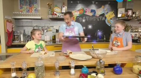 Съедобная эстафетная палочка. Кулинарный баскетбол. Керлинг на тарелке