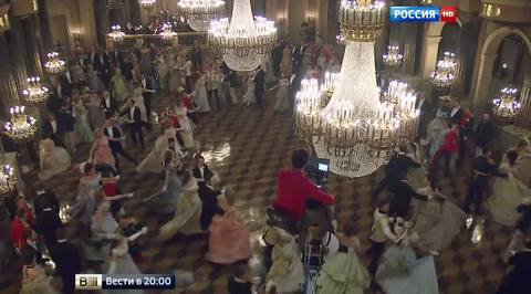 Свечи, антиквариат и массовка с аристократической внешностью (сюжет программы "Вести в 20:00")