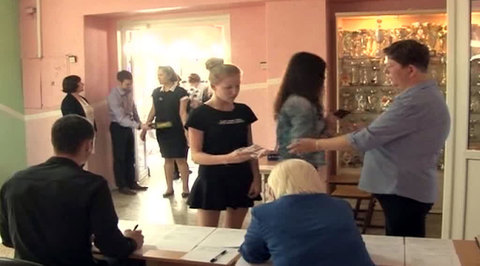 В России стартовала сдача ЕГЭ: разрешены только вода и шоколадка