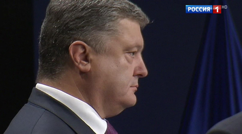 Порошенко в дырявом носке атаковал микрофон "России 1" 