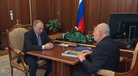 Путин и Печеный обсудили золото и скорую помощь