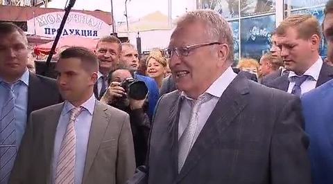 Жириновский купил в Смоленске корейку, огурцы и арбуз