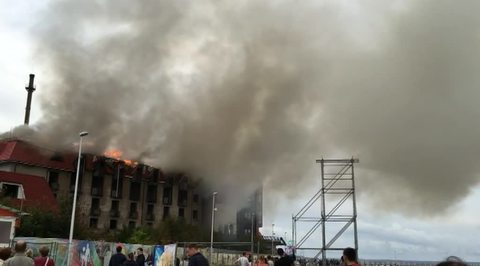 На курорте под Калининградом горит недостроенный отель