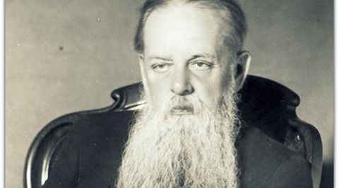 Памятник писателю Бажову установили на Урале