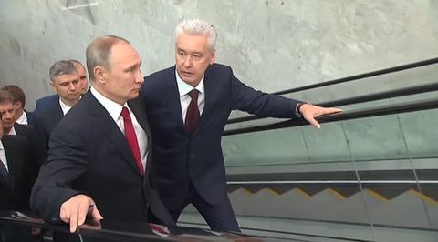Путин и Собянин поздравили москвичей и прокатились по МЦК