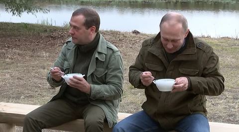 Путин и Медведев встретились с новгородскими рыбаками