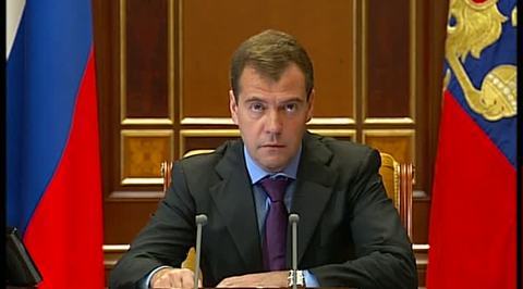 Медведев потребовал провести расследование причин пожара на складах боеприпасов