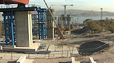 Строительство моста через бухту Золотой рог продолжается