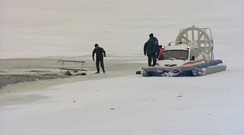 В Нижнем Новгороде поднят из воды корпус вертолета, упавшего в Волгу