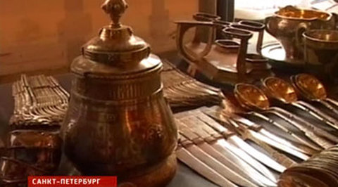 Клад Нарышкиных выставили в музее в Павловске