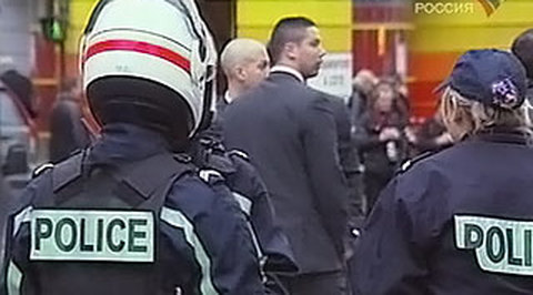 Полиция применила газ для разгона митинга у Парижского автосалона