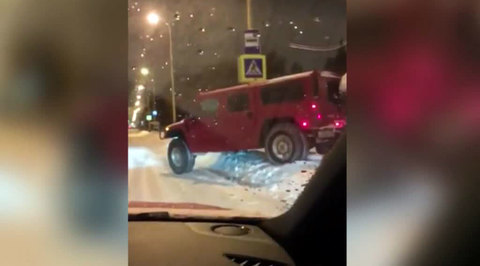 Новая выходка автохулиганов: "Хаммер" у МГУ. Видео