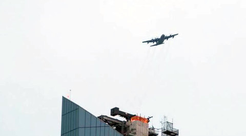 Военный транспортник C-130 напугал нью-йоркцев