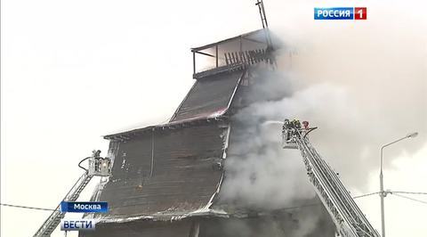 Пожар на "Мельнице": пока одни боролись с огнем, другие продолжали торговать