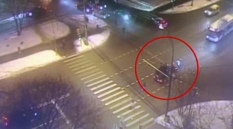 Водитель, сбивший близняшек в Москве, отправлен под домашний арест 