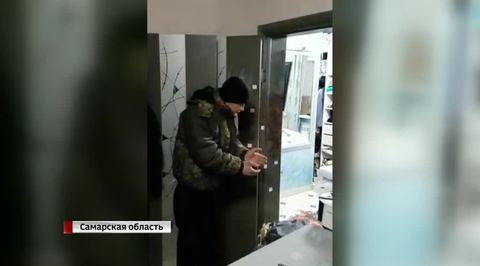 Нападение на семью полицейского с топорами: подозреваемые пойманы