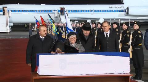 Самолет с телом убитого в Турции посла прибыл в Москву