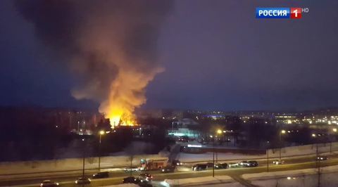 Пожар в фитнес-центре в Куркине: в здании обрушилась кровля