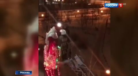 Пациентам детской больницы устроили новогодний сюрприз