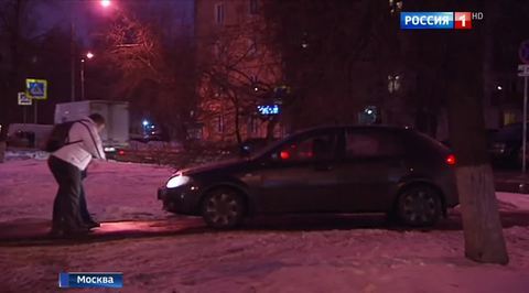 Утро на Волгоградском проспекте: мимо пробки по газонам