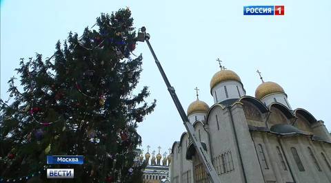 На Соборной площади украсили главную ёлку страны