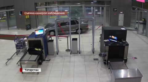 Форсаж по-казански: бывший полицейский ворвался на машине в здание аэропорта