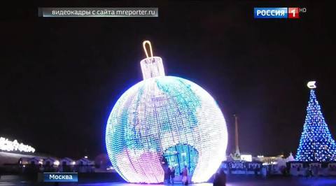 Предновогодняя Москва: горожан порадуют гигантский шар и сияющий лабиринт