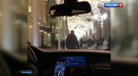 Автохамы прокатились по пешеходной зоне рядом с Кремлем