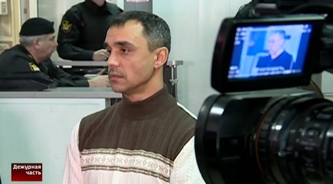 Семью мужчины, защитившего дочь, держат в страхе