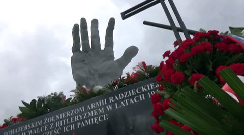 В Польше восстановили разгромленное вандалами кладбище советских воинов