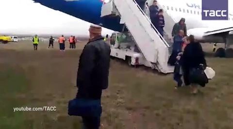 Airbus выкатился за взлетку в Симферополе