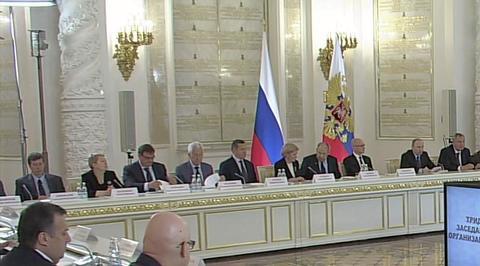 Путин призвал защищать историческую правду о войне