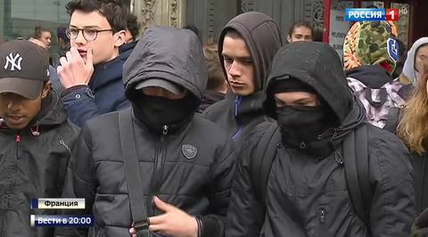 Фаворитом французской гонки стал Макрон