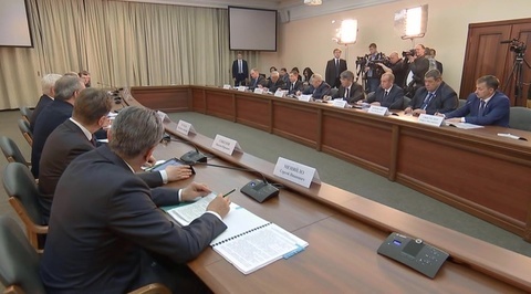 Путин призвал власти в регионах без бюрократии помогать пострадавшим от пожаров