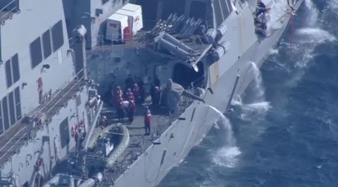 Число пострадавших, эвакуированных с эсминца ВМС США, выросло до трех