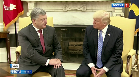 Встреча была короткой, но Порошенко успел что-то выклянчить у Трампа