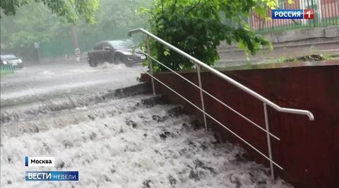 Москва живет в ураганном режиме