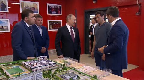 Путин посетил спорткомплекс "Дацюк-арена" в Екатеринбурге